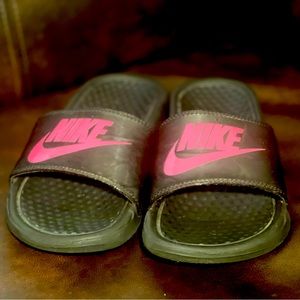 Nike pink black youth size 1 sandals